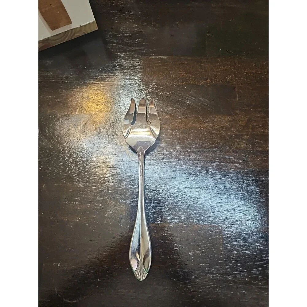 Oneida Silver Shell Silverplate Serving Fork 8 5/8